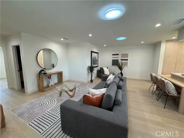 Tarzana, CA 91356,18848 Collins ST