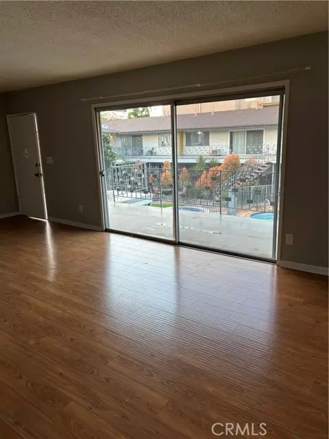 Encino, CA 91316,5168 Yarmouth 24