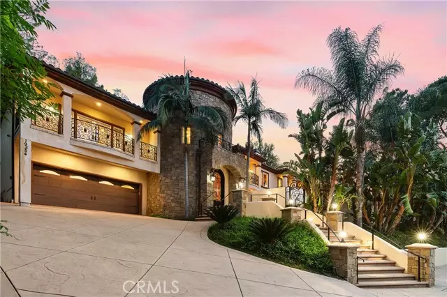 Tarzana, CA 91356,19554 Wells DR