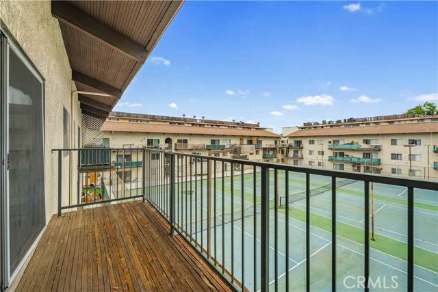 Encino, CA 91316,5460 White Oak AVE E339
