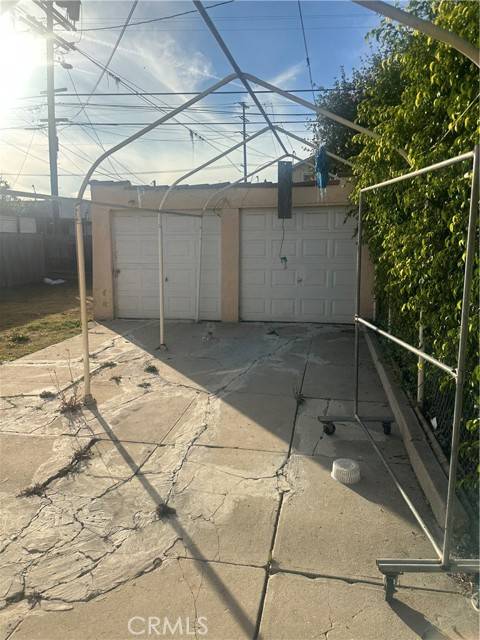 Los Angeles, CA 90047,8943 S Hobart BLD