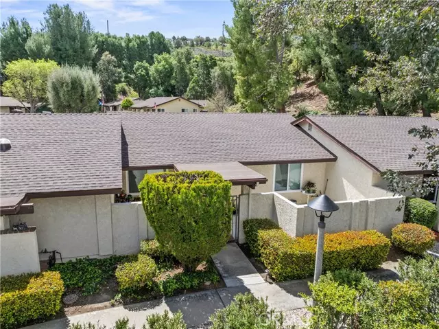 Newhall, CA 91321,26335 Oakspur DR B