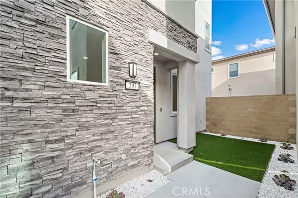 Irvine, CA 92618,297 Lynx