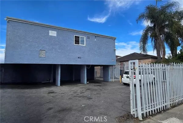 921 W 82nd St, Los Angeles, CA 90044