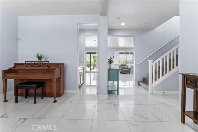 Redlands, CA 92374,1600 Liv CT