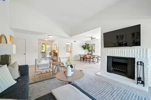 Walnut Creek, CA 94595,880 Terra California Dr 1