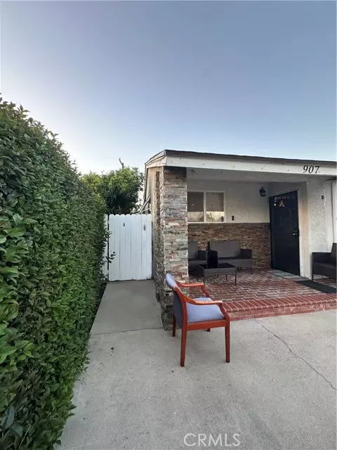 Azusa, CA 91702,907 E Ghent ST
