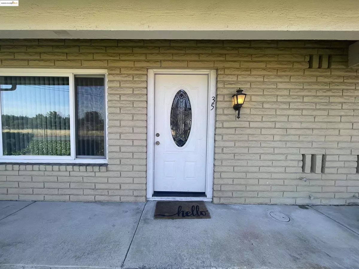Martinez, CA 94553,35 Fountainhead Ct