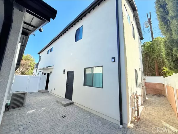 Canoga Park, CA 91304,8416 Owensmouth AVE