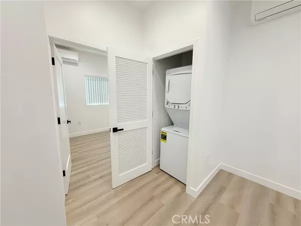Canoga Park, CA 91304,8416 Owensmouth AVE