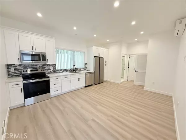 Canoga Park, CA 91304,8416 Owensmouth AVE