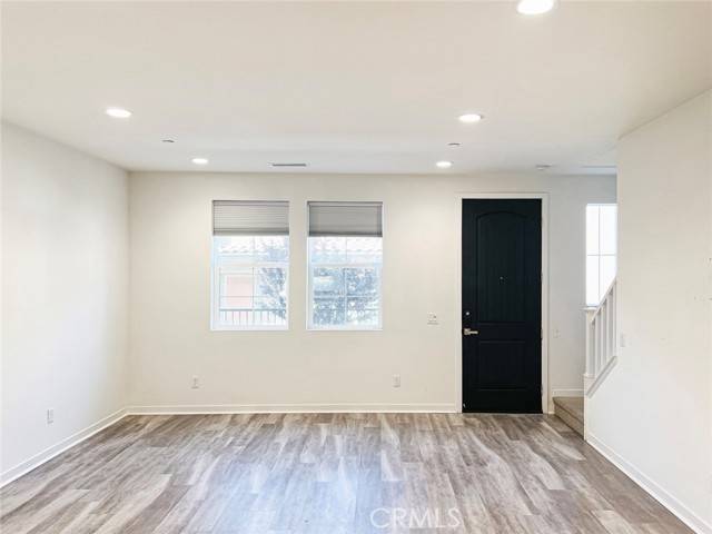 Valencia, CA 91354,28623 Jardineras DR