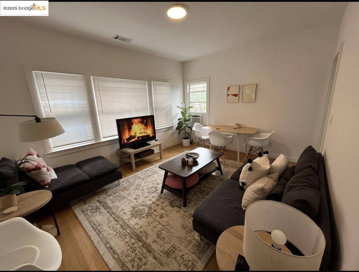 Berkeley, CA 94705,2942 HILLEGASS AVE #3