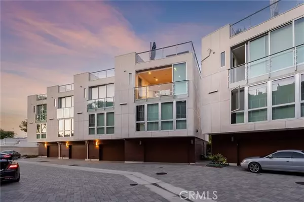 Newport Beach, CA 92663,3351 Via Lido