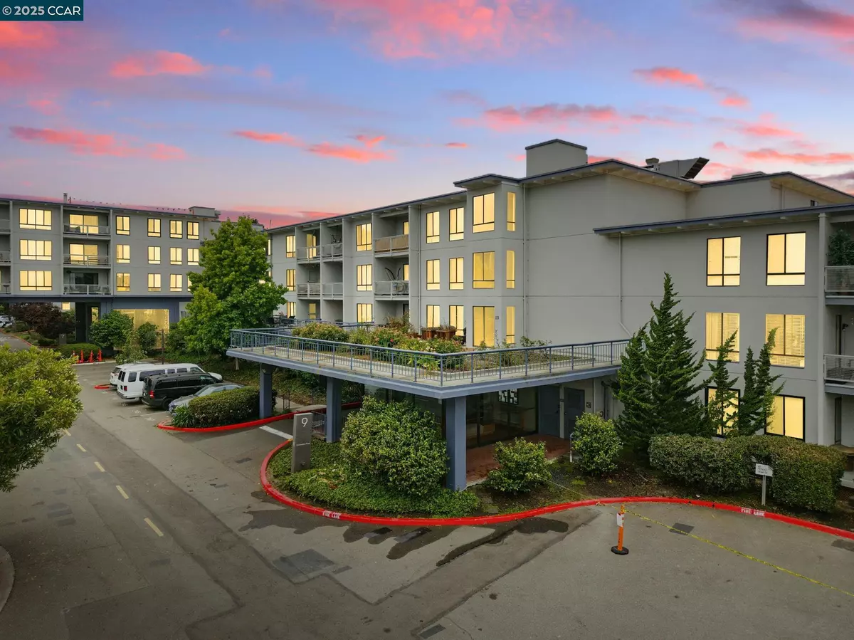 Emeryville, CA 94608,9 Commodore Dr A208