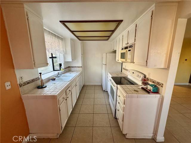 Santa Ana, CA 92706,1806 N Fairview ST Q