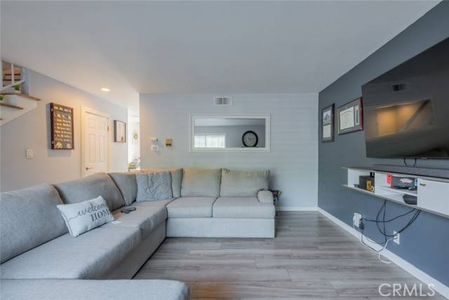 Sylmar, CA 91342,14344 Foothill BLD 405