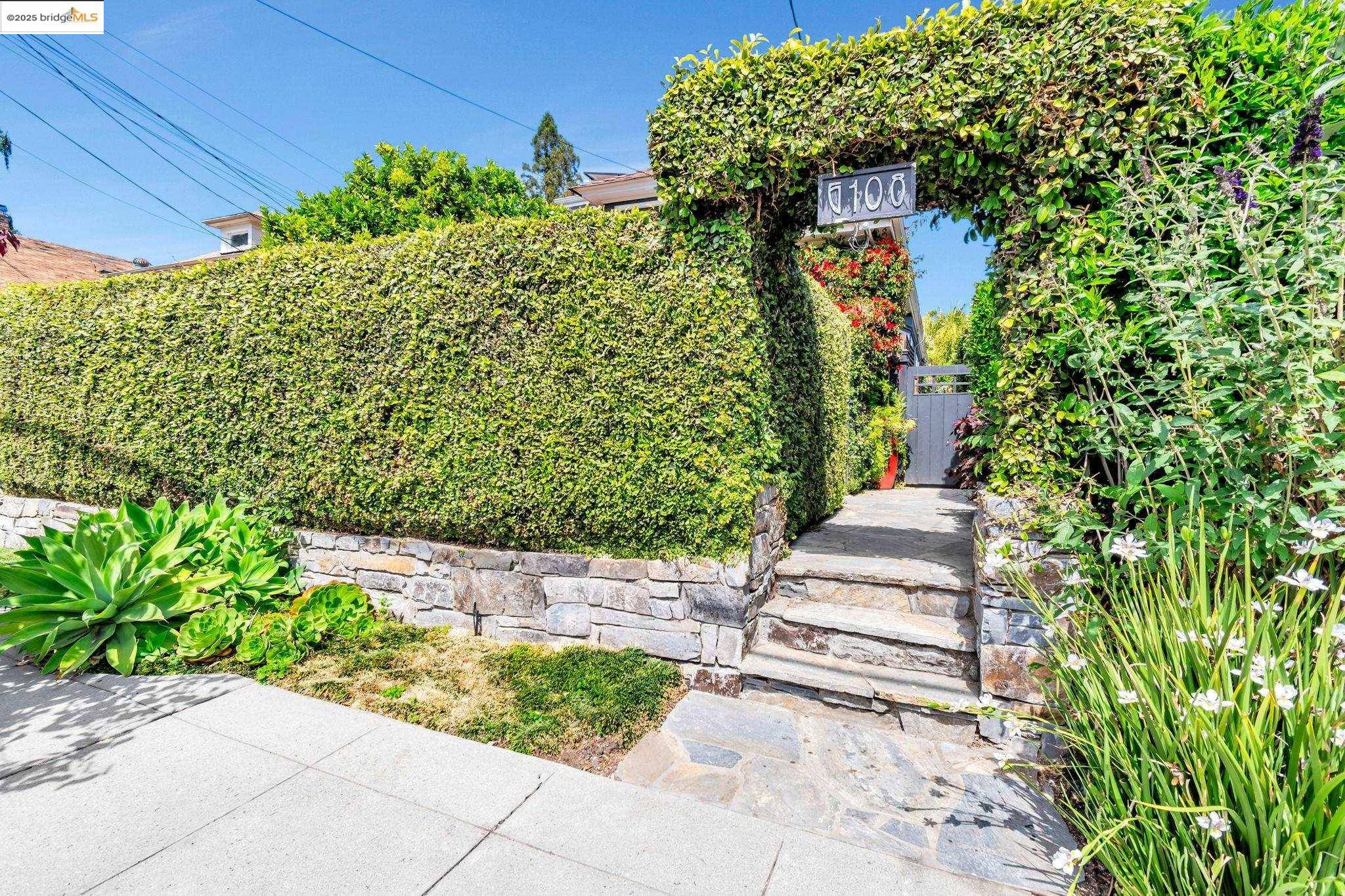 6108 Hillegass Ave, Oakland, CA 94618