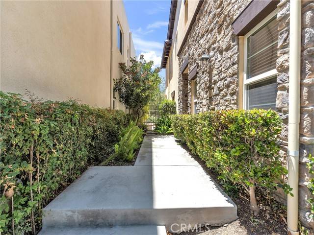 Woodland Hills, CA 91367,5637 Como CIR