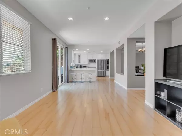 Woodland Hills, CA 91367,5637 Como CIR