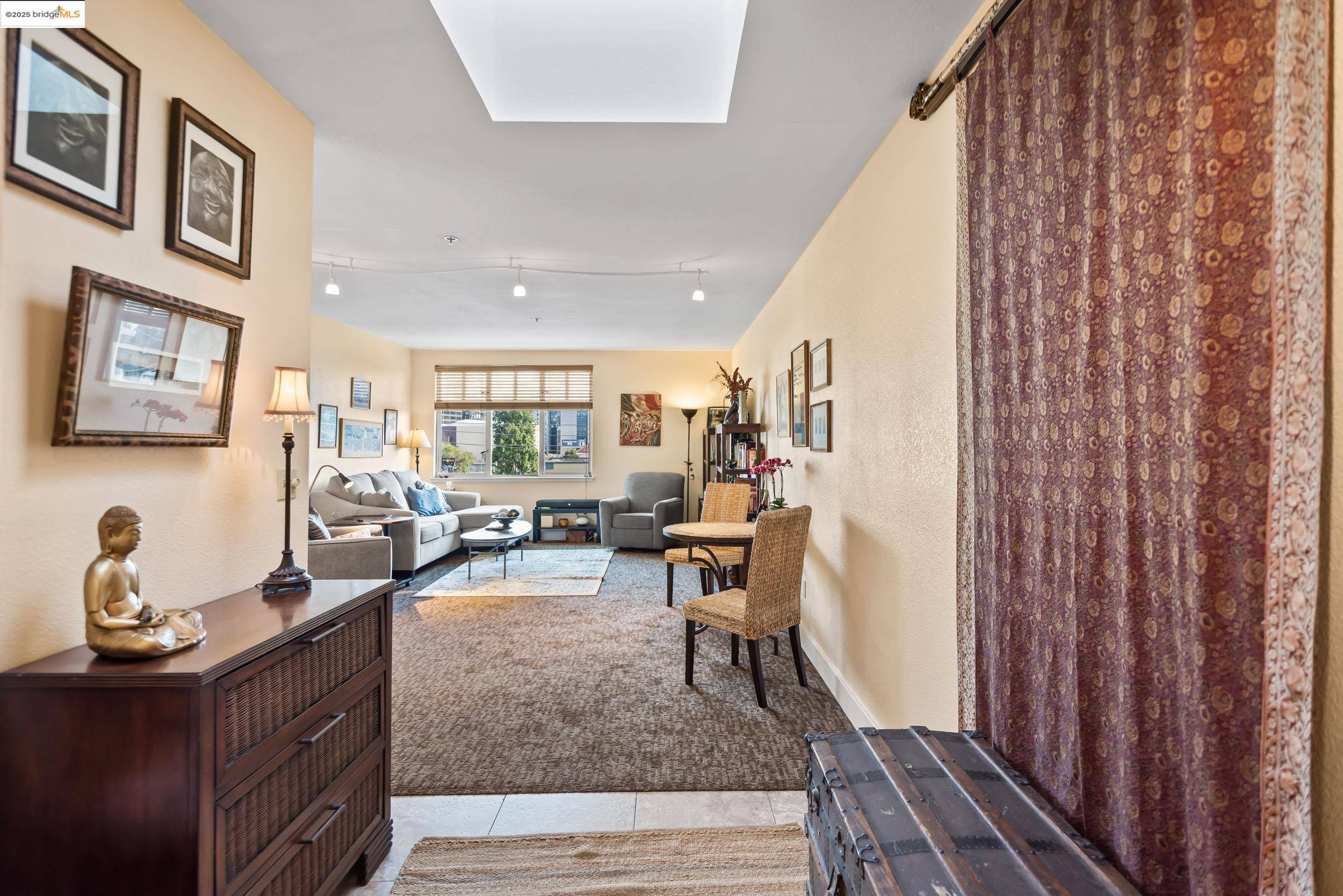Oakland, CA 94612,2407 Telegraph Ave 504