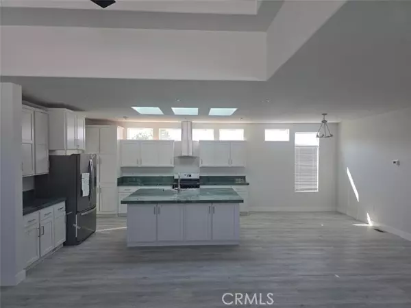 21500 Lassen 45, Chatsworth, CA 91311