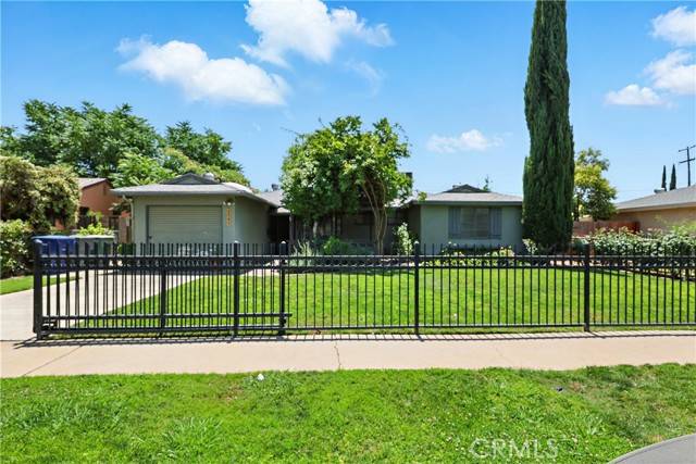 2542 E Ashcroft AVE, Fresno, CA 93726