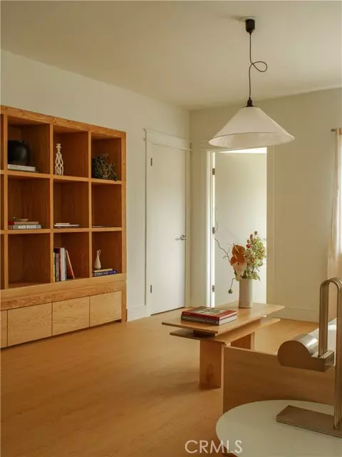 Los Angeles, CA 90026,1807 Montana ST