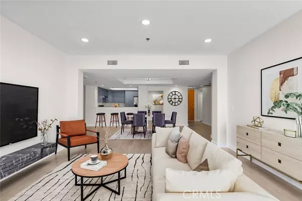 Sherman Oaks, CA 91423,4348 Mammoth AVE 102