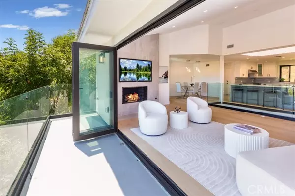 Woodland Hills, CA 91364,4976 Llano DR