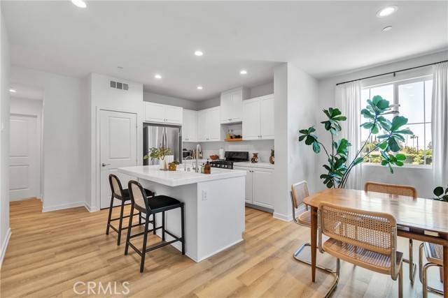 962 Newberry LN, Claremont, CA 91711