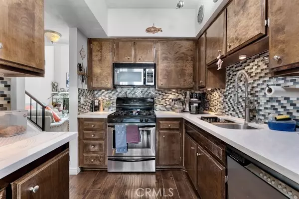 6323 Reseda BLD 13, Tarzana, CA 91335