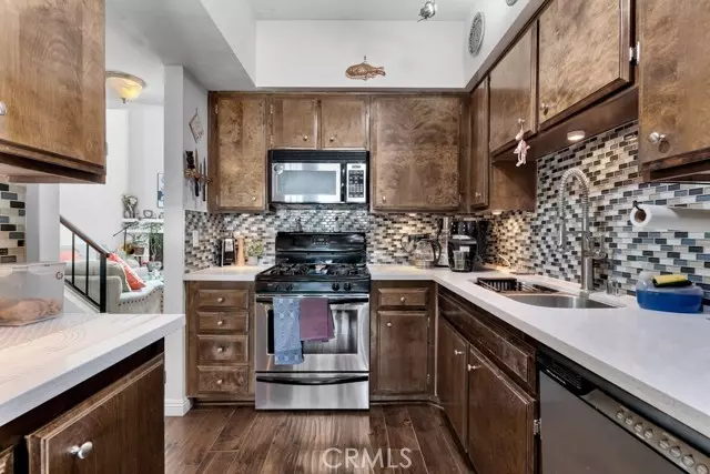 6323 Reseda BLD 13, Tarzana, CA 91335