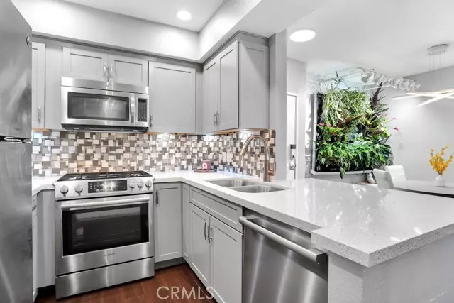 Tarzana, CA 91335,6323 Reseda BLD 39