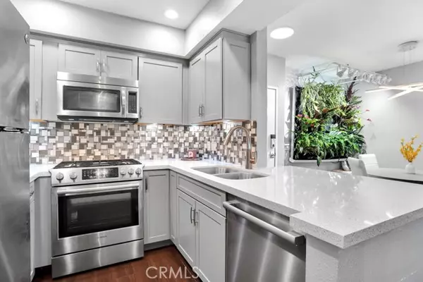 6323 Reseda BLD 39, Tarzana, CA 91335