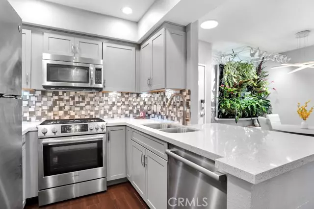 6323 Reseda BLD 39, Tarzana, CA 91335