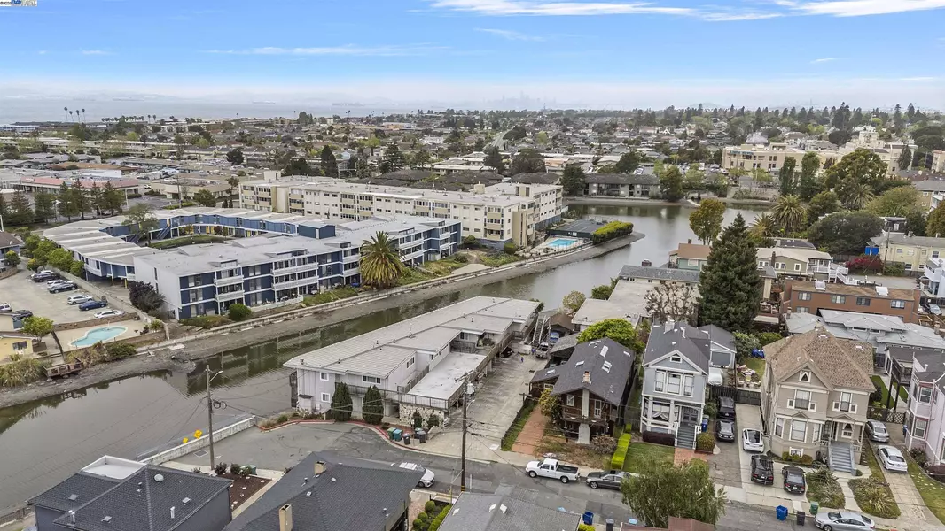 863 Walnut ST, Alameda, CA 94501