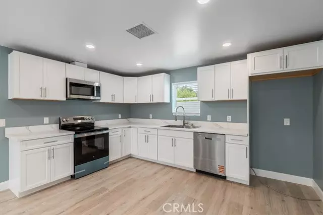 13027 N Herrick AVE, Sylmar, CA 91342