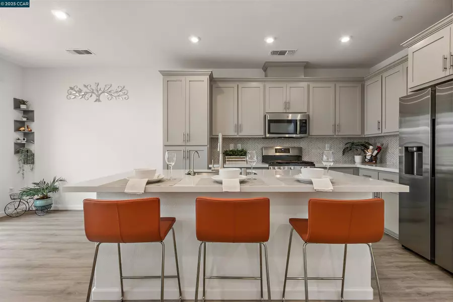 28 Springbrook Ln, Pittsburg, CA 94565