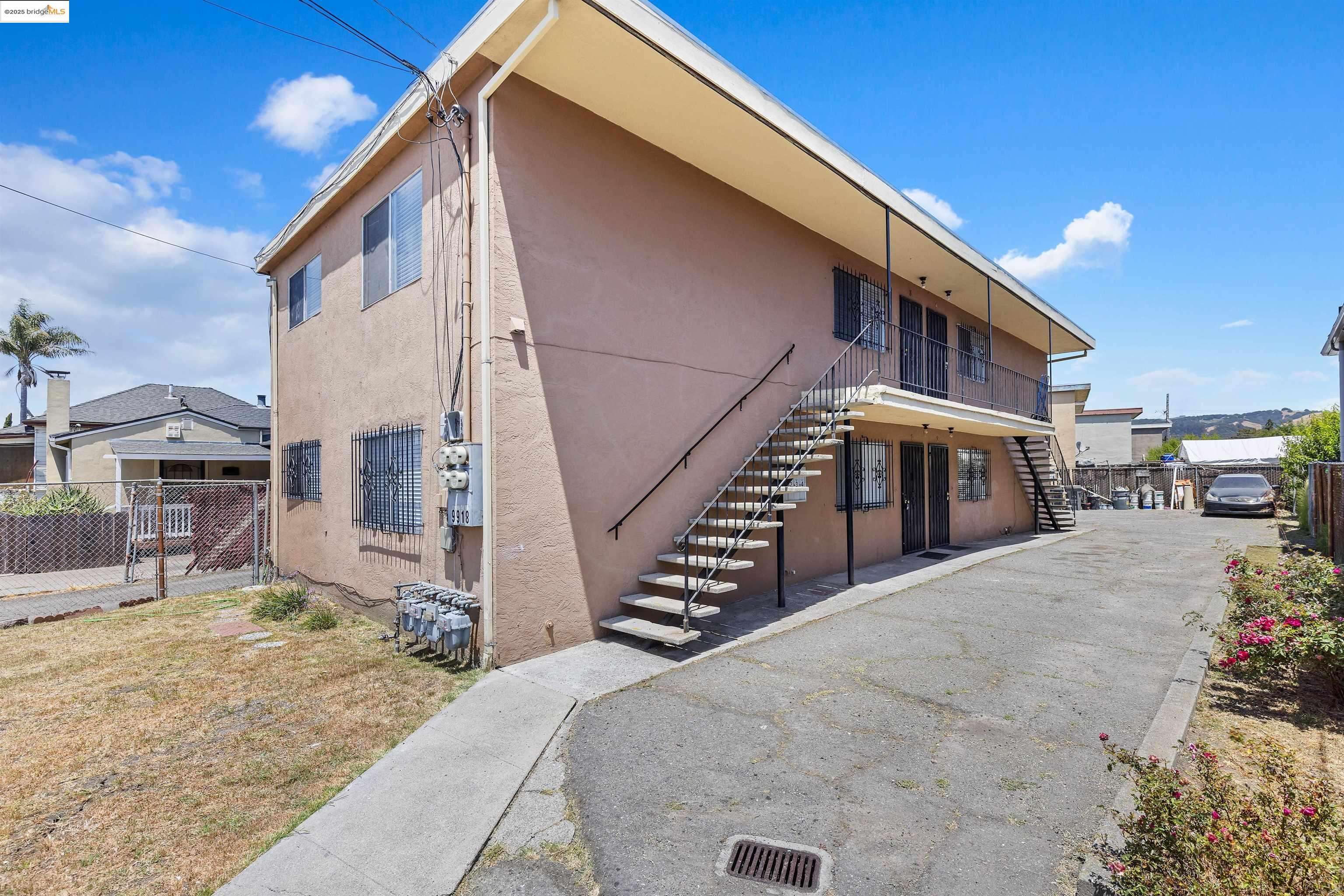 9918 Walnut St, Oakland, CA 94603