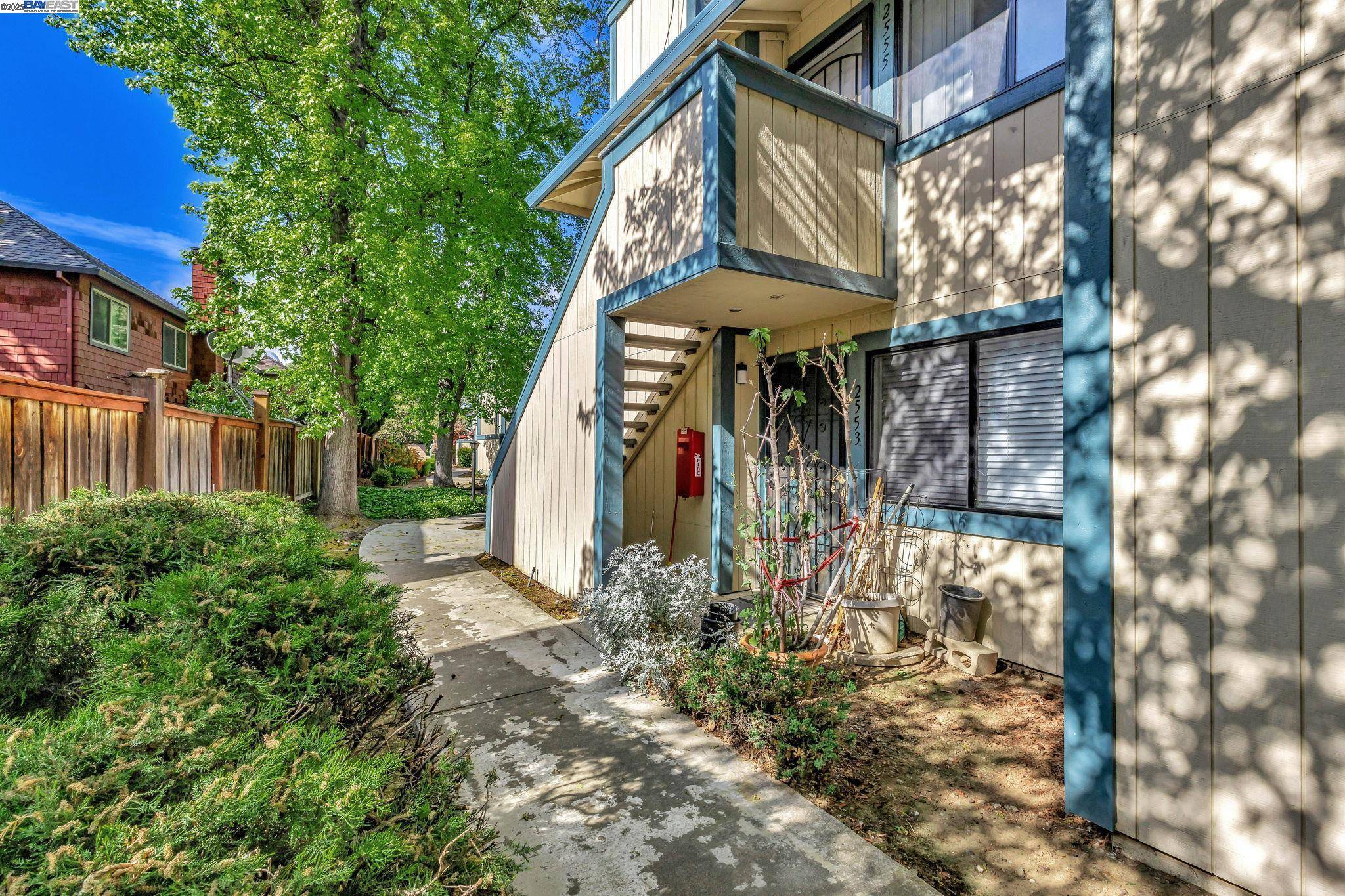 2555 Copa Del Oro Dr, Union City, CA 94587