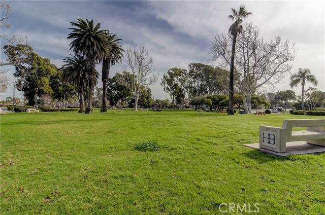Huntington Beach, CA 92648,527 Crest AVE