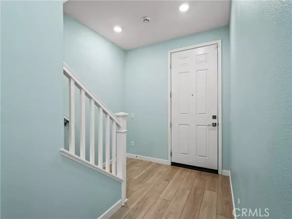 Valencia, CA 91381,27148 Valley Oak PL