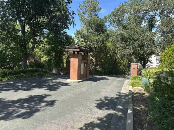Pleasanton, CA 94550-7451,208 Heritage Ln