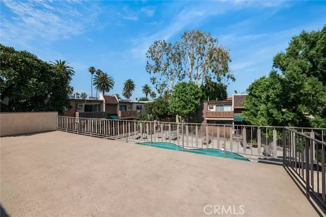 17900 Sherman WAY 602, Reseda, CA 91335