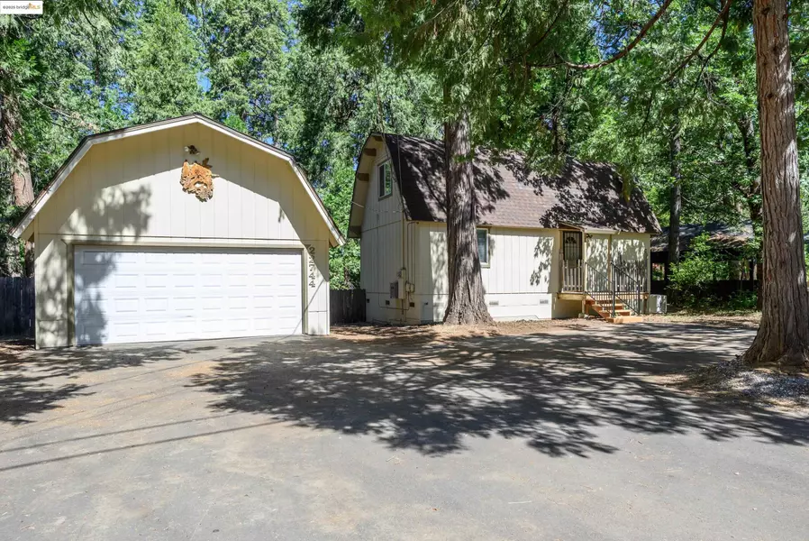 22744 Confidence Rd, Twain Harte, CA 95383