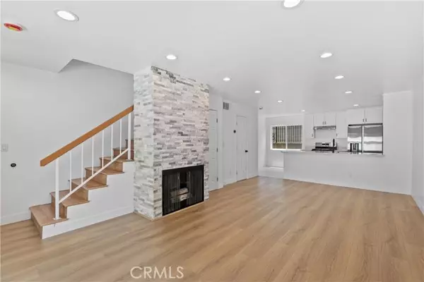 Panorama City, CA 91402,9019 Cedros AVE 2