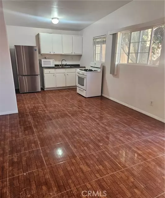 Northridge, CA 91325,17537 Tuba