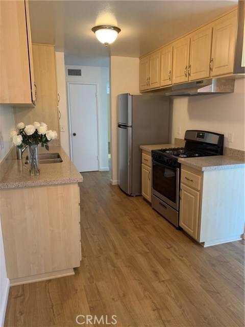 Orange, CA 92868,700 W La Veta AVE N12