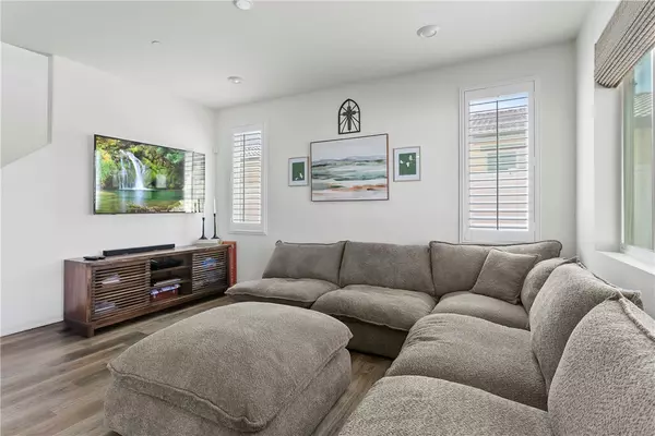Jurupa Valley, CA 92509,6438 Canyonlands DR